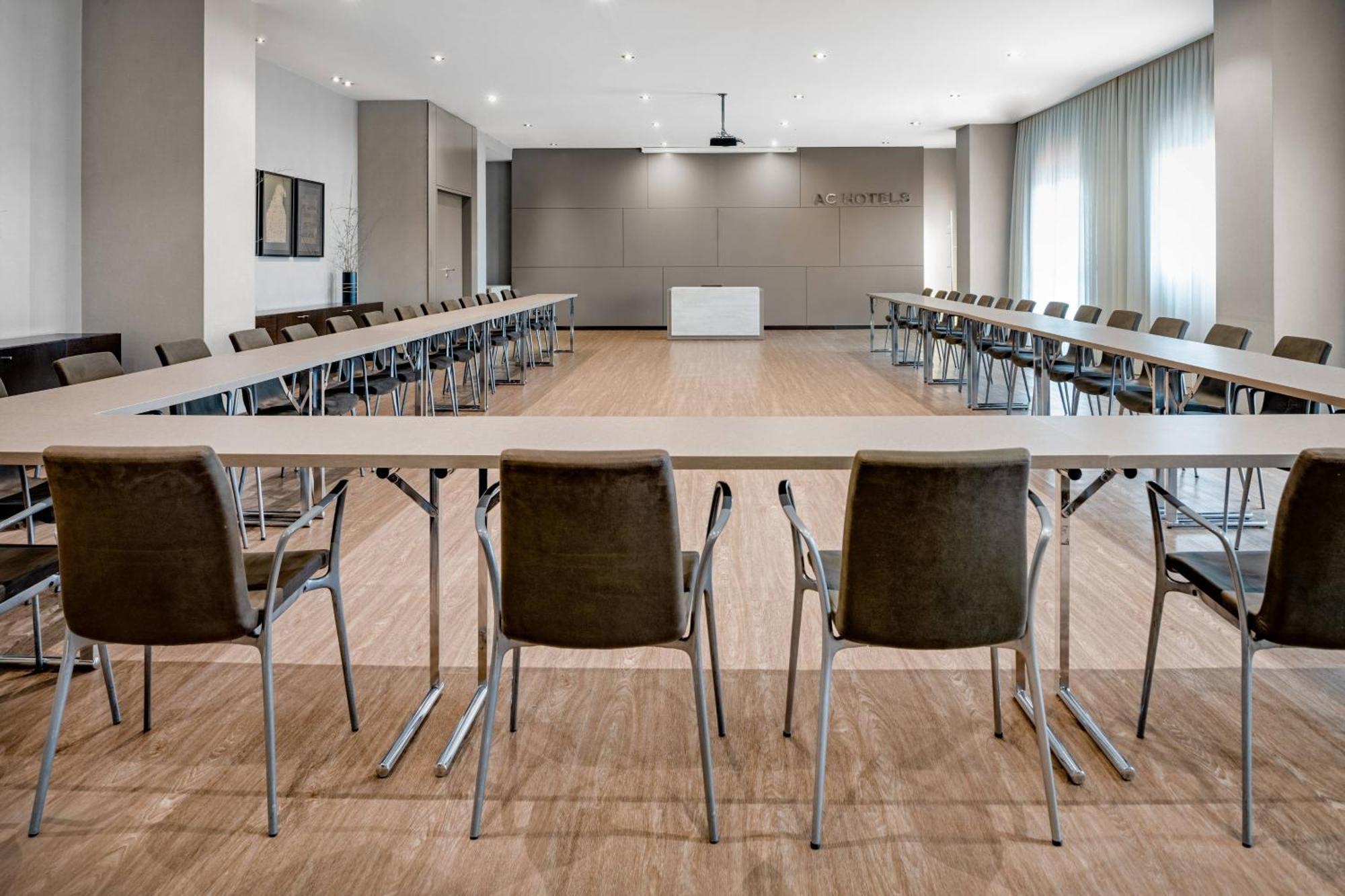 Ac Hotel Oviedo Forum By Marriott Екстер'єр фото
