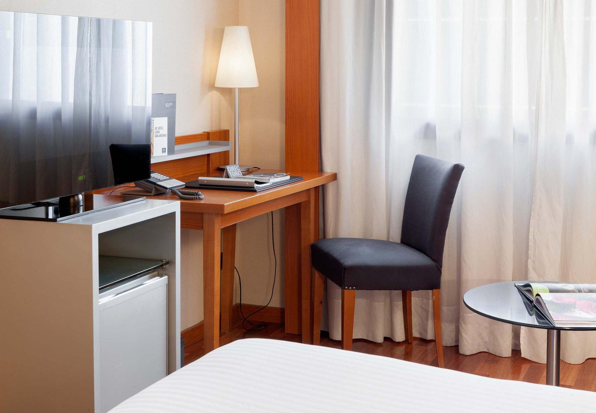 Ac Hotel Oviedo Forum By Marriott Екстер'єр фото
